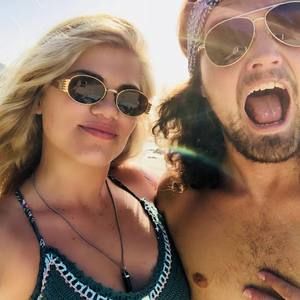 Meet your Posher, Maya